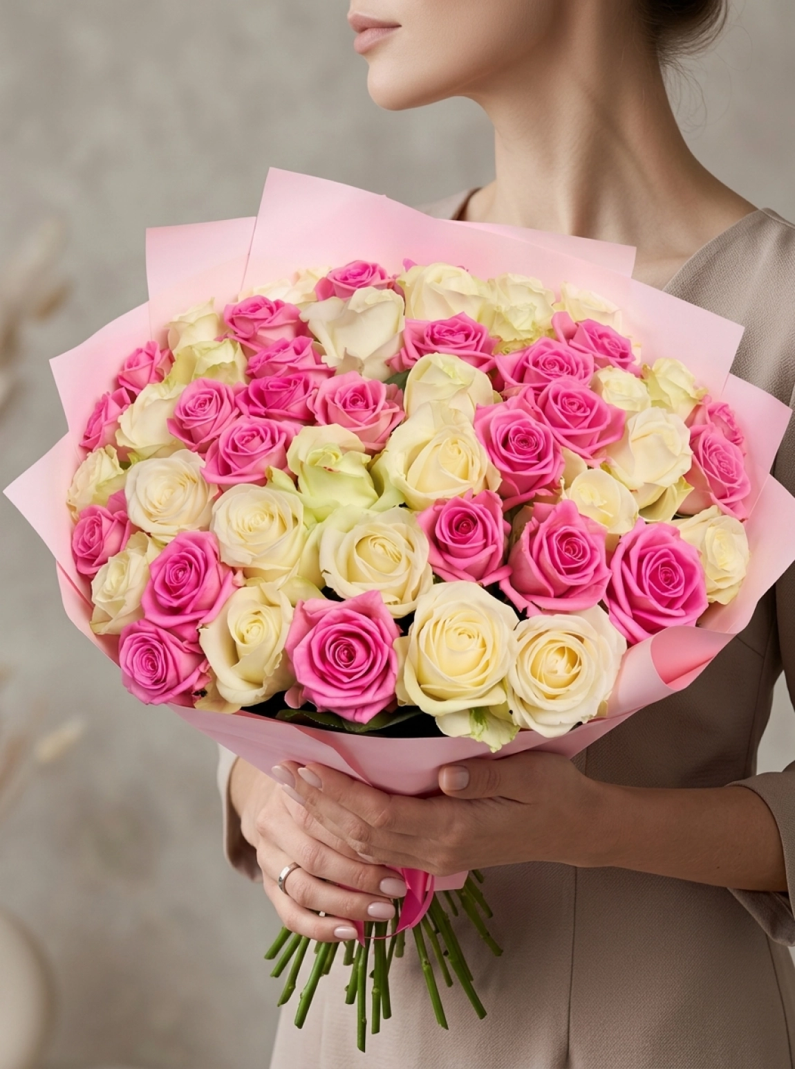 51 Adet Pembe Ve Beyaz Gül Buketi
