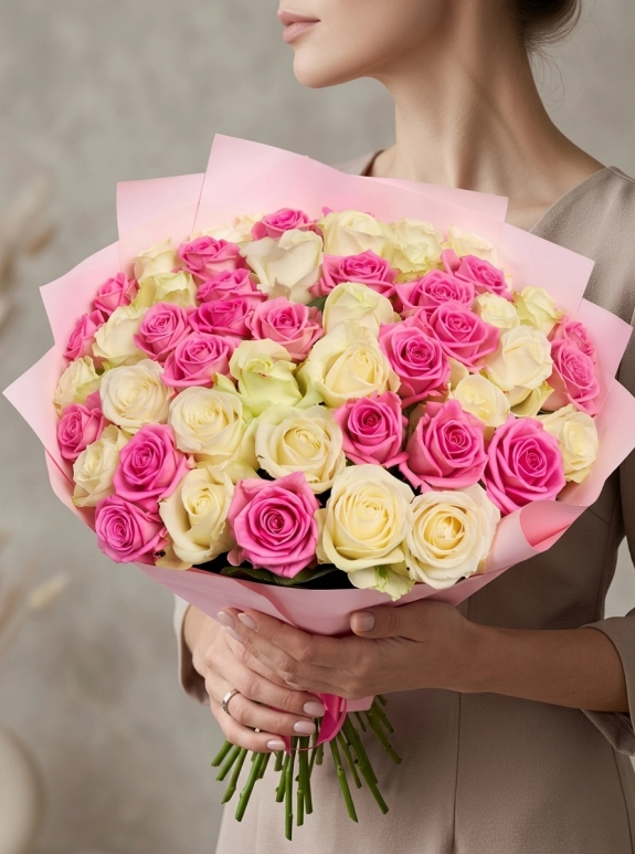 51 Adet Pembe Ve Beyaz Gül Buketi